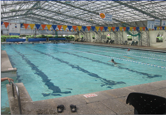 Piscină de &icirc;not la piscină 