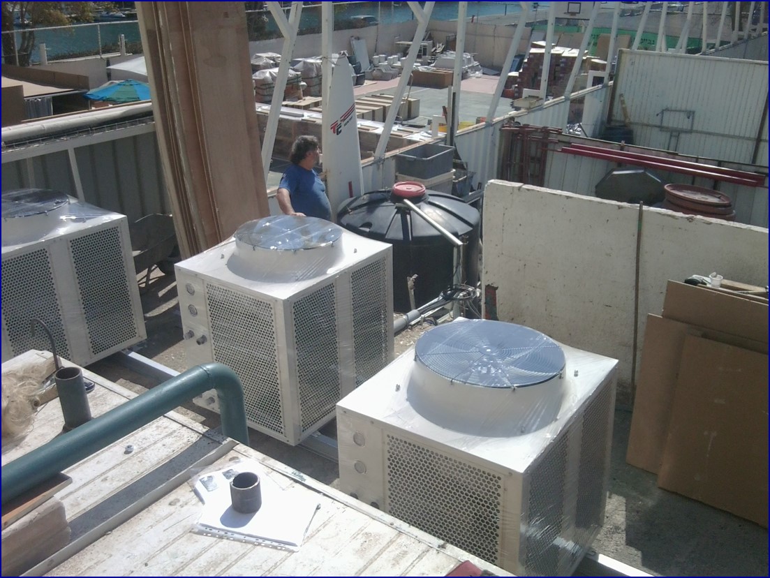 Oamenii caută unitățile comerciale de pompă de căldură la piscină